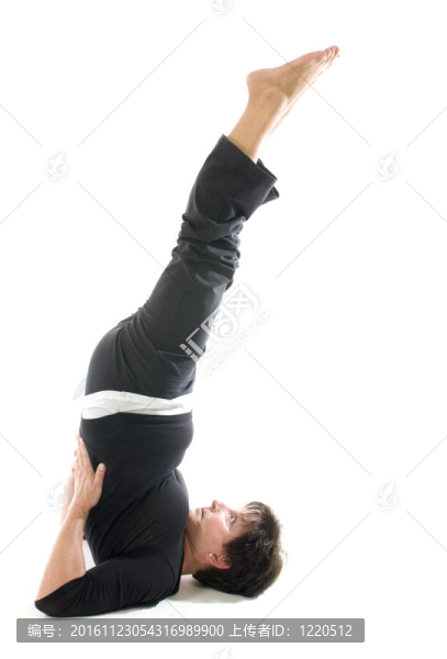 中年高級womn瑜伽姿勢趾提高運動半肩倒立--,Ardha,Sarvangasana