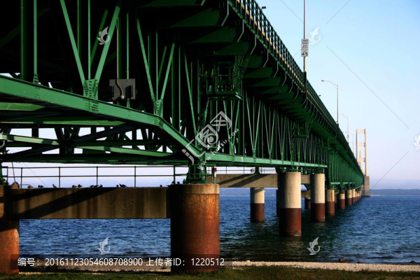 麥基諾橋