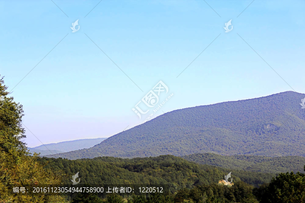 高加索山脈夏季景觀