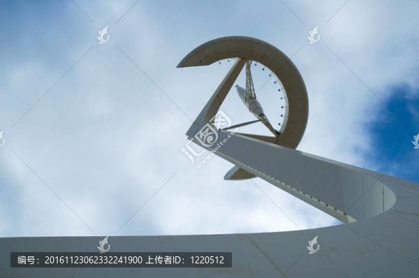 巴塞羅那奧林匹克公園的電信塔由圣地亞哥·卡拉特拉瓦設(shè)計(jì)的。蒙山。