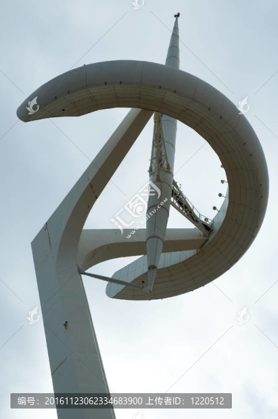 巴塞羅那奧林匹克公園的電信塔由圣地亞哥·卡拉特拉瓦設(shè)計(jì)的。蒙山。