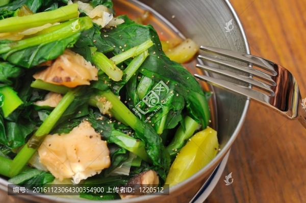 簡(jiǎn)單混合綠色蔬菜
