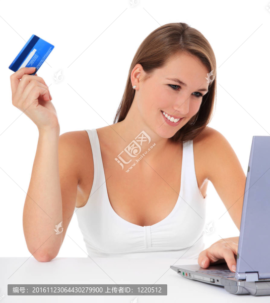 女人用她的信用卡