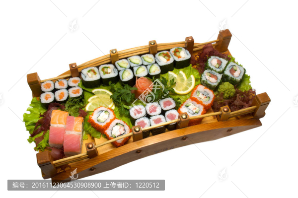 美味的壽司孤立在白色背景