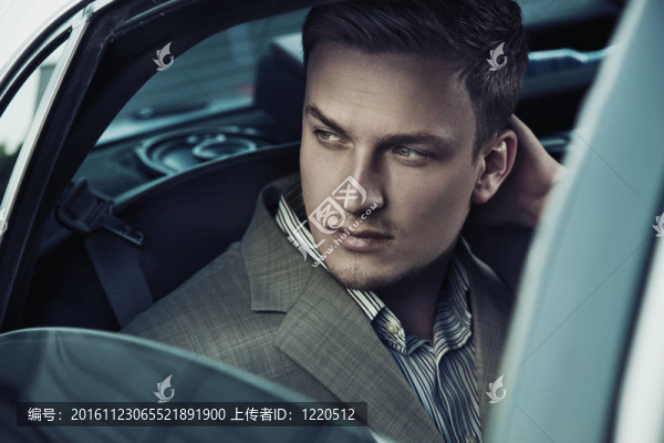 車上的帥哥