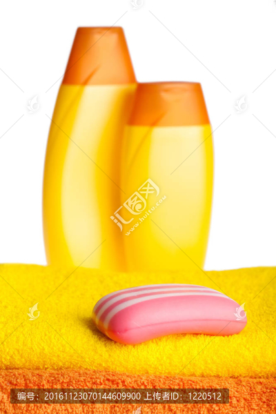 彩色毛巾；洗發(fā)水和肥皂