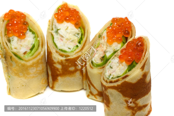 真希壽司卷由煙熏雞胸肉；奶酪；黃瓜和番茄里面。煎餅在。