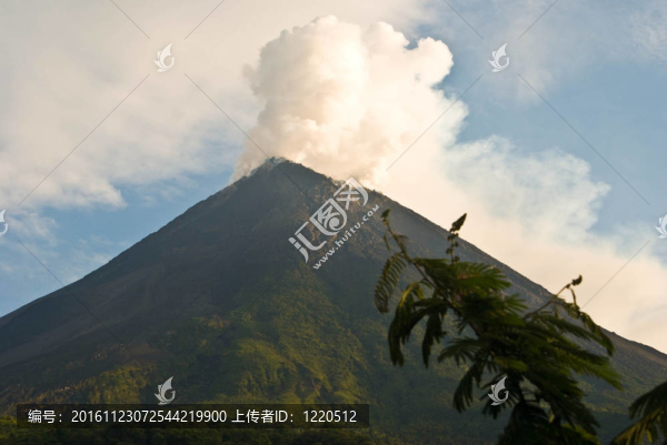 默拉皮火山