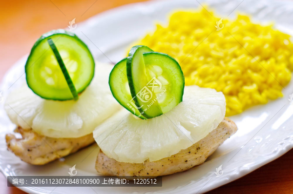 菠蘿雞胸；米飯黃瓜