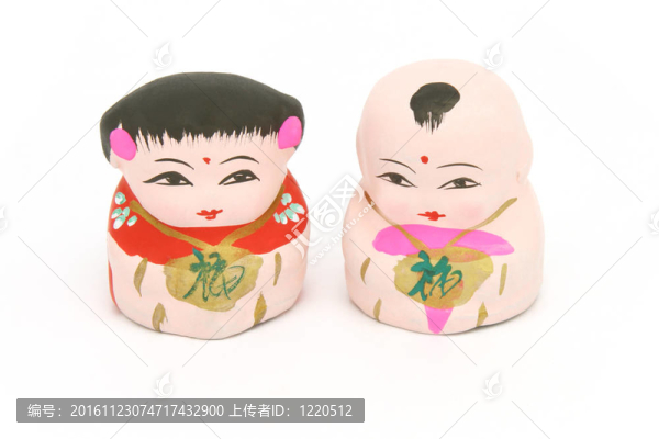中國傳統(tǒng)的男孩和女孩雕像