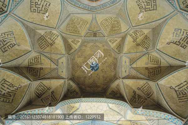 古代清真寺的穹頂；來自伊斯法罕的東方裝飾品；來自于伊朗