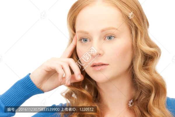 沉思的女商人在白