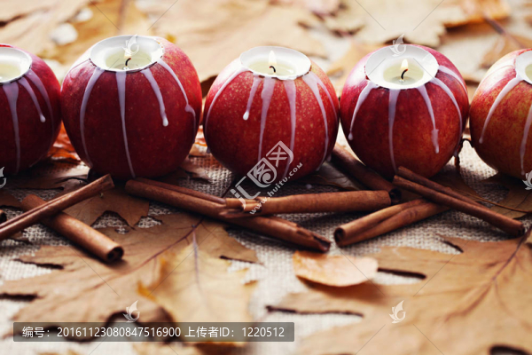 蘋(píng)果燭臺(tái)