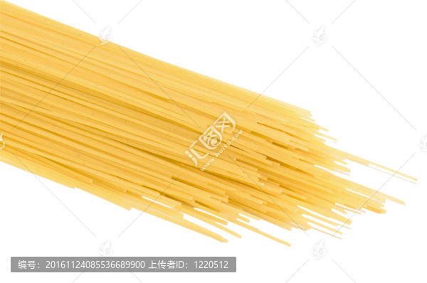 干意大利面；白色背景上的分離