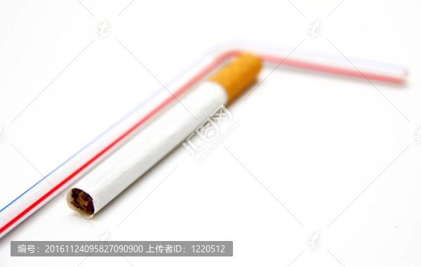 一支香煙和小管果汁