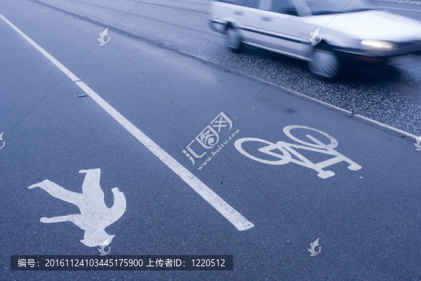 霧蒙蒙的冬天的早晨