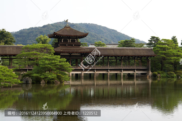 平安神宮的日本花園湖；京都