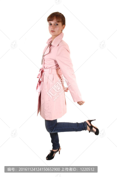 粉紅外套的女孩。