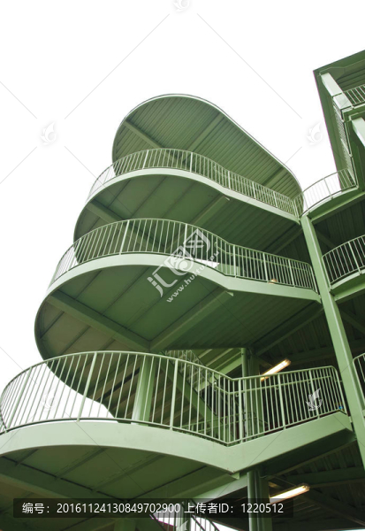 白色背景的綠色金屬樓梯-匯圖網(wǎng) www.fosd68.com 白色背景的綠色金屬樓梯