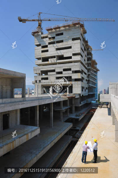 建筑工地上的建筑師團(tuán)隊(duì)