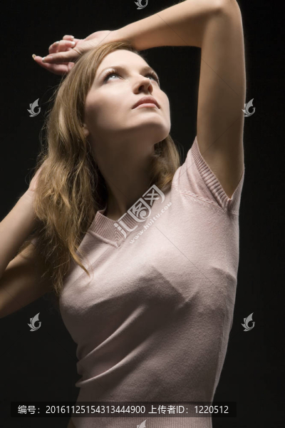 年輕漂亮的女孩