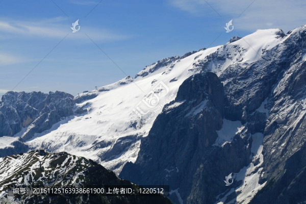 Marmolada冰川覆蓋在意大利阿爾卑斯山脈的冰雪