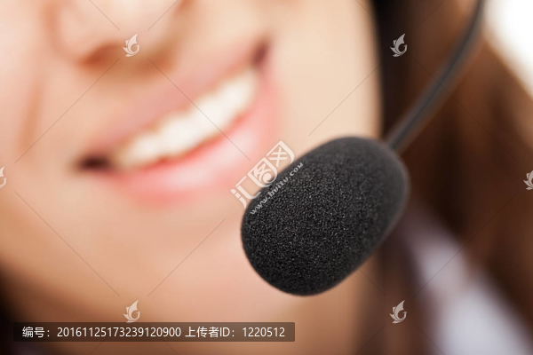 帶耳機(jī)的商務(wù)女士