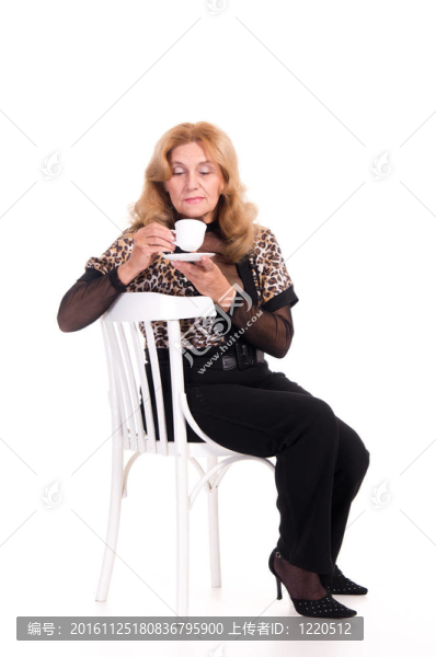 帶杯的老婦人