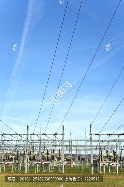 帶天空的電力站