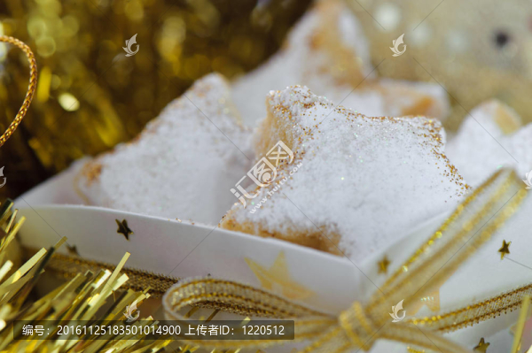 金色盒子里的圣誕餅干