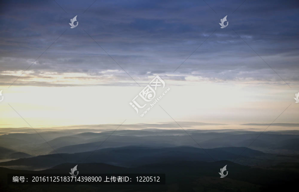 在黑森州山的日出；德國(guó)接近弗蘭克
