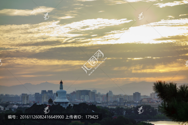 景山俯瞰市中心北海白塔晚霞