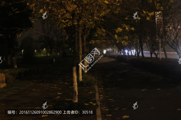 繁華中的寂靜