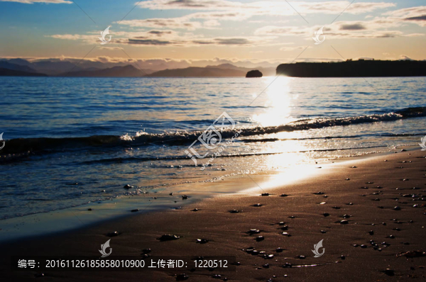 海上黎明。