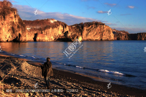 那個(gè)在海岸上的男人