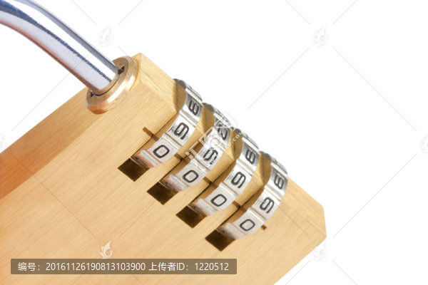 靠近一個(gè)組合掛鎖鎖
