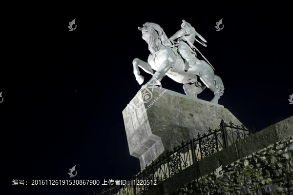 騎士雕像