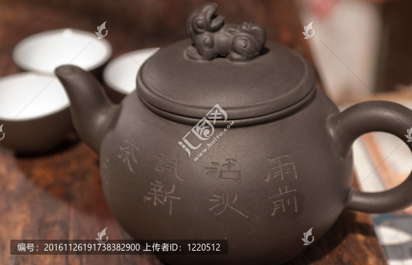 中國綠茶壺和杯子