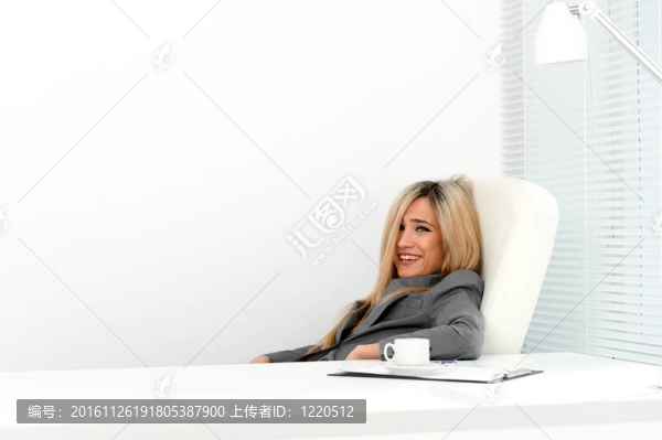 休息時間。漂亮的女商人
