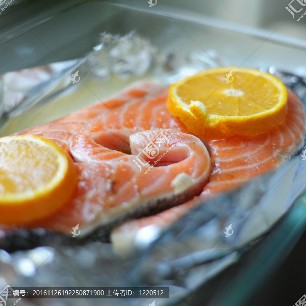 三文魚(yú)配檸檬