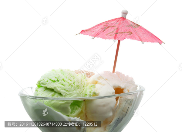 在一個玻璃花瓶里的冰淇淋。