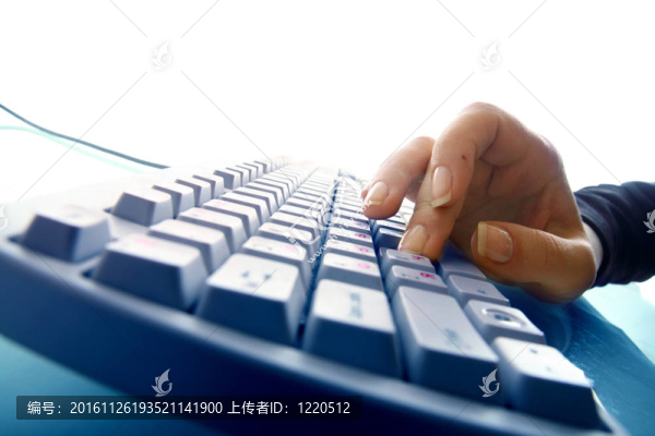 女孩打字