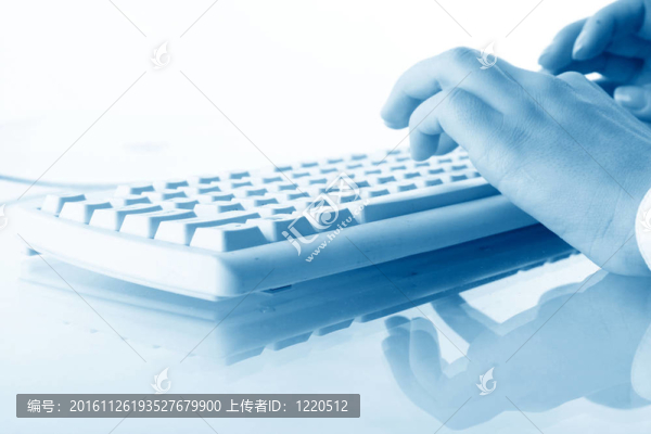 女孩打字