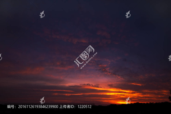 充滿活力的秋天的日出多塞特