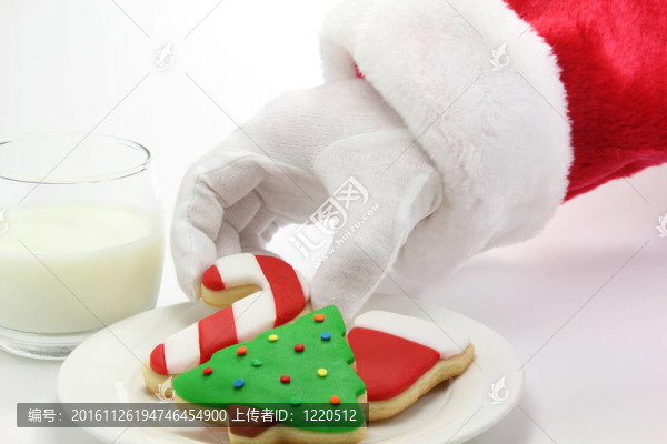 餅干；牛奶和圣誕老人