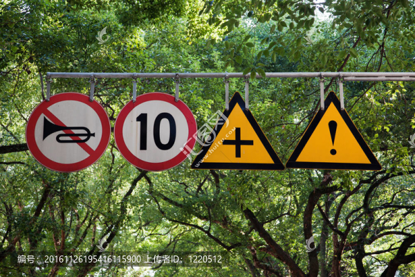 四路標(biāo)警告和限速