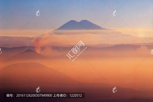 厄爾布魯士山。