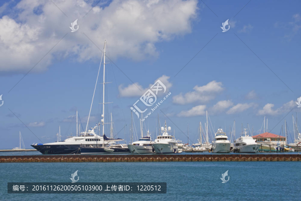 藍(lán)色港灣的豪華游艇