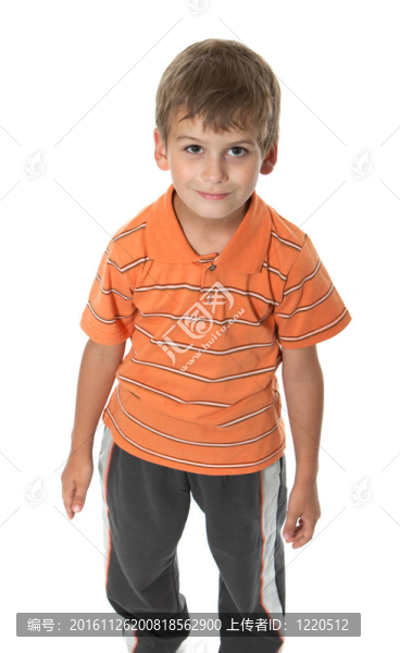 可愛的男孩微笑
