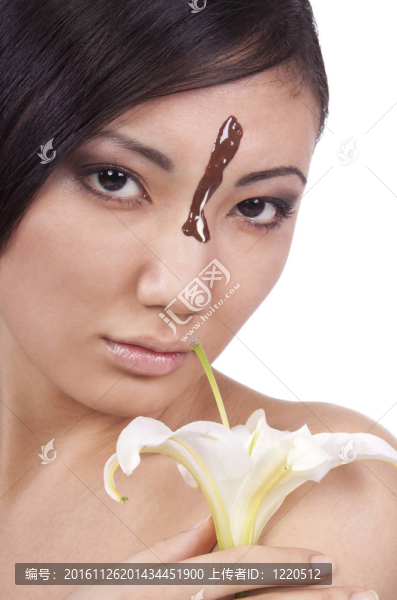 莉莉的女孩；他臉上的巧克力。